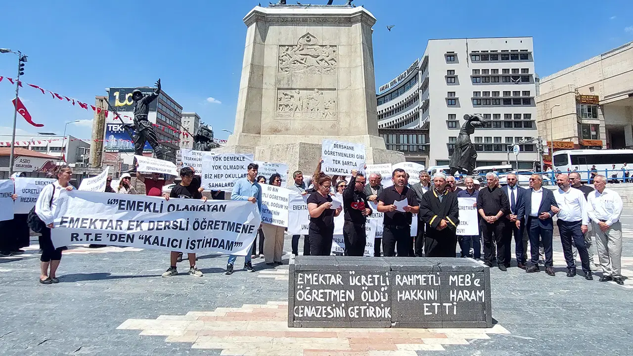 Ucretli ogretmenlerden kadro talebi ayricalik degil haklarimizi istiyoruz 8WKf5Ru4